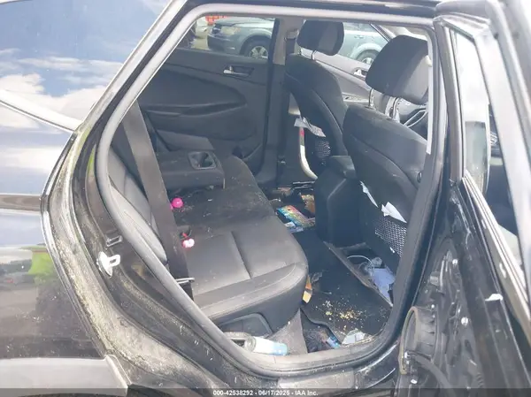 KM8J3CA27GU060868 2016 HYUNDAI TUCSON - Image 8