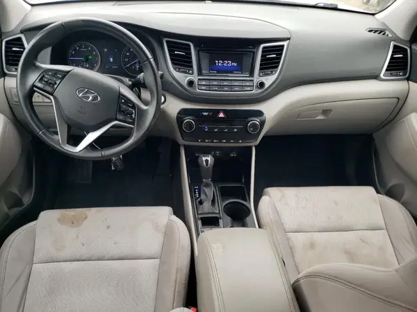 KM8J3CA27GU108076 2016 HYUNDAI TUCSON - Image 8