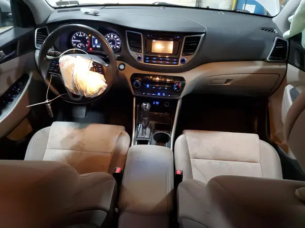 KM8J3CA27GU130742 2016 HYUNDAI TUCSON - Image 8