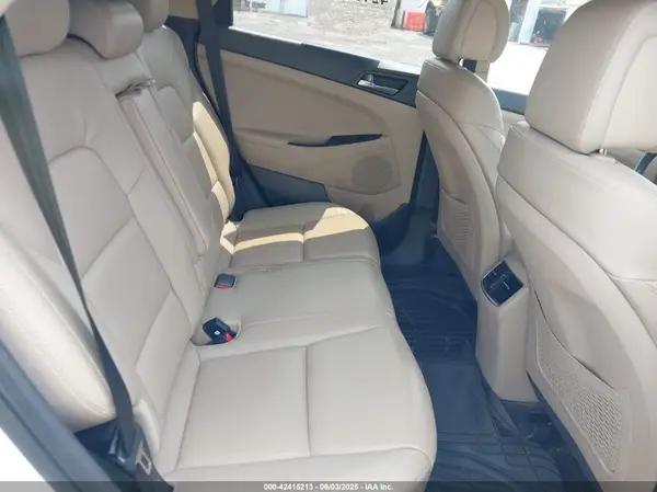 KM8J3CA27GU142714 2016 HYUNDAI TUCSON - Image 8