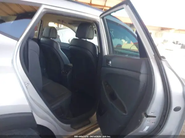 KM8J3CA27GU155995 2016 HYUNDAI TUCSON - Image 8