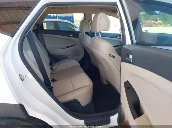 KM8J3CA27GU188494 2016 HYUNDAI TUCSON - Image 8