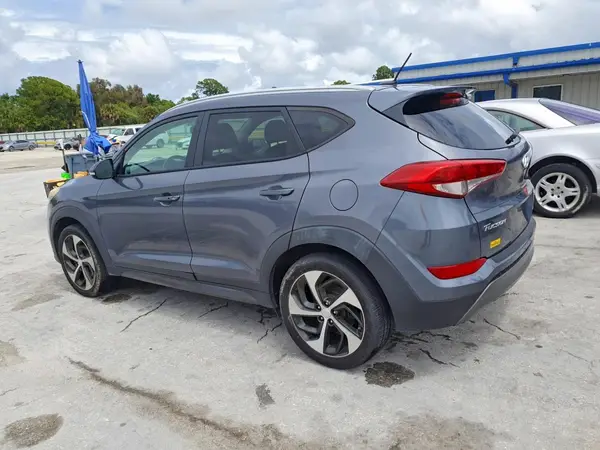 KM8J3CA27GU199043 2016 HYUNDAI TUCSON - Image 2