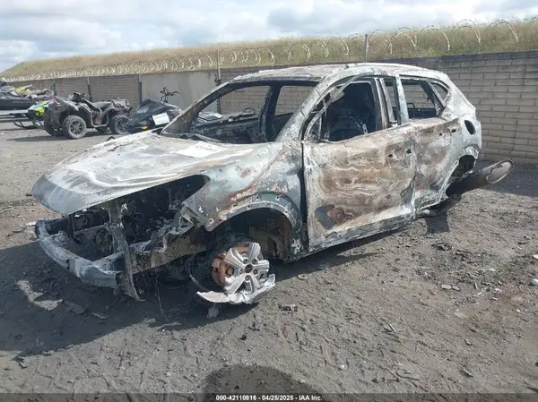 KM8J3CA27GU205083 2016 HYUNDAI TUCSON - Image 2
