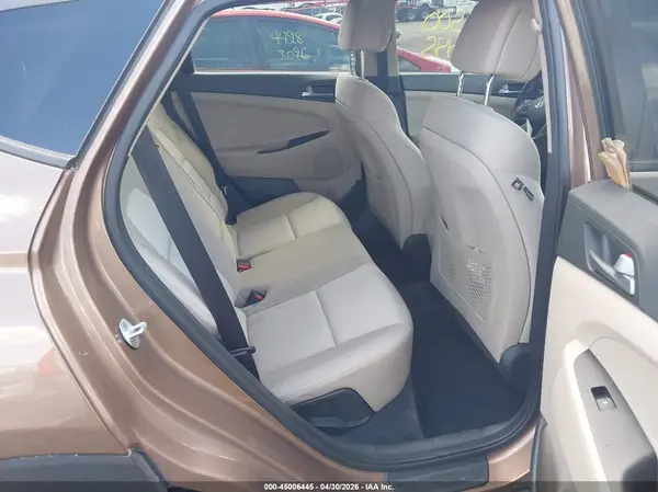 KM8J3CA27GU227245 2016 HYUNDAI TUCSON - Image 8