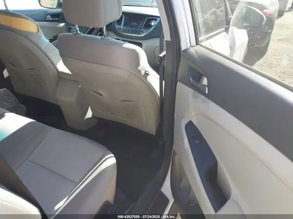 KM8J3CA27GU236222 2016 HYUNDAI TUCSON - Image 8