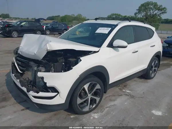 KM8J3CA27GU257250 2016 HYUNDAI TUCSON - Image 2