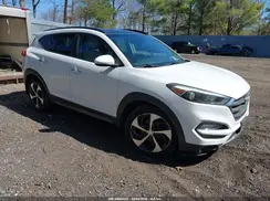 KM8J3CA27GU262321 2016 HYUNDAI TUCSON