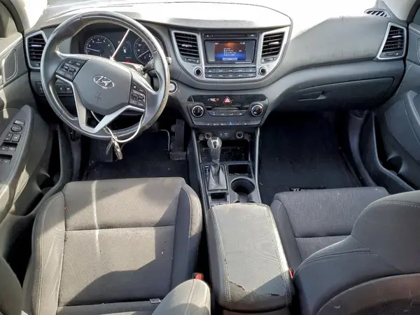 KM8J3CA27HU272798 2017 HYUNDAI TUCSON - Image 8