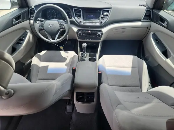 KM8J3CA27HU273417 2017 HYUNDAI TUCSON - Image 8
