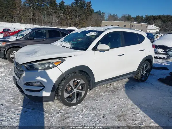 KM8J3CA27HU274809 2017 HYUNDAI TUCSON - Image 2