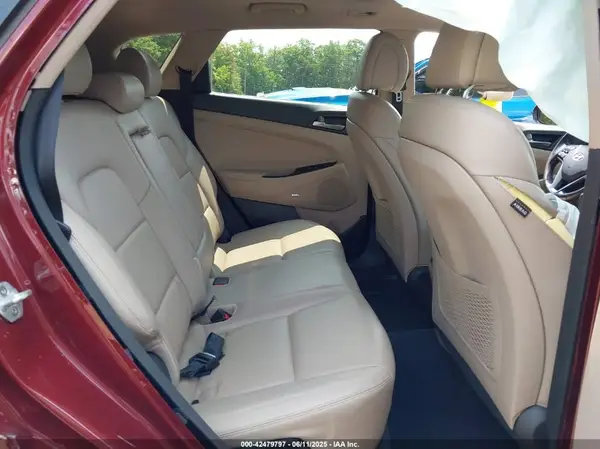 KM8J3CA27HU288984 2017 HYUNDAI TUCSON - Image 8