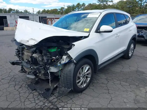 KM8J3CA27HU295613 2017 HYUNDAI TUCSON - Image 2