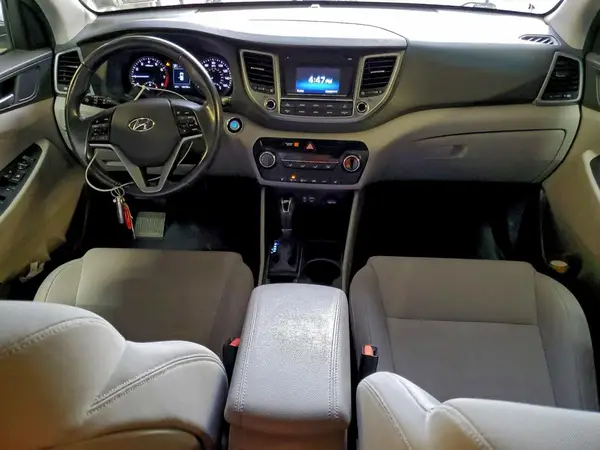 KM8J3CA27HU295885 2017 HYUNDAI TUCSON - Image 8