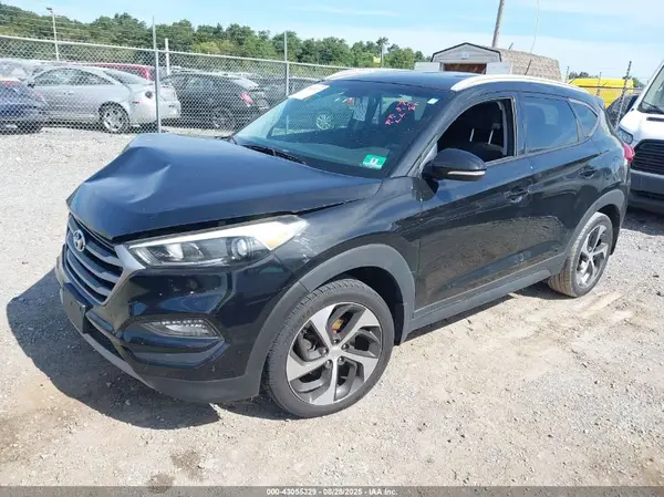 KM8J3CA27HU296888 2017 HYUNDAI TUCSON - Image 2