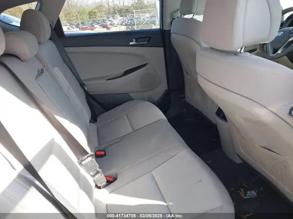 KM8J3CA27HU297796 2017 HYUNDAI TUCSON - Image 8