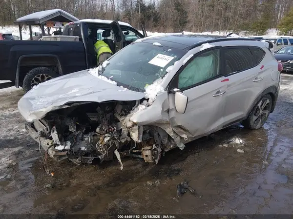 KM8J3CA27HU297815 2017 HYUNDAI TUCSON - Image 2