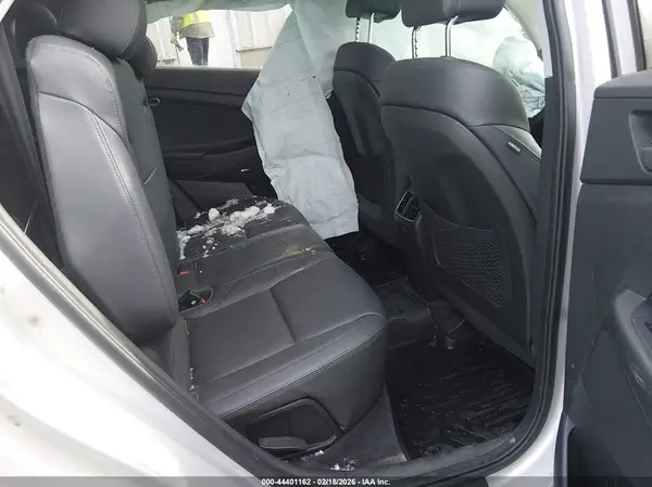 KM8J3CA27HU297815 2017 HYUNDAI TUCSON - Image 8