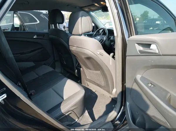 KM8J3CA27HU299550 2017 HYUNDAI TUCSON - Image 8