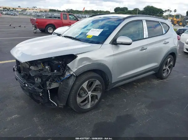 KM8J3CA27HU299595 2017 HYUNDAI TUCSON - Image 2