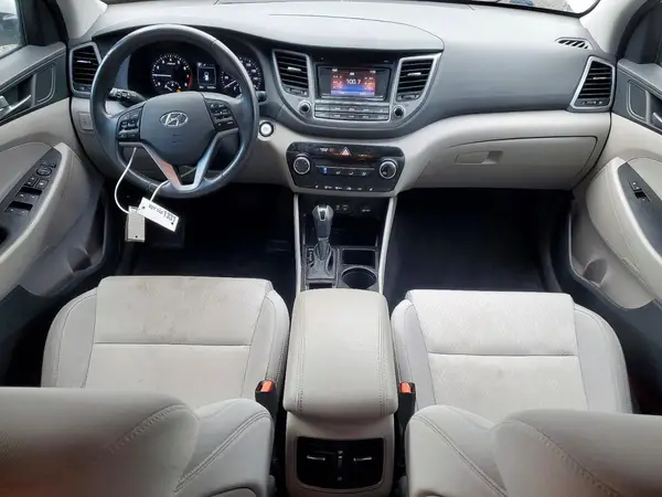KM8J3CA27HU300566 2017 HYUNDAI TUCSON - Image 8