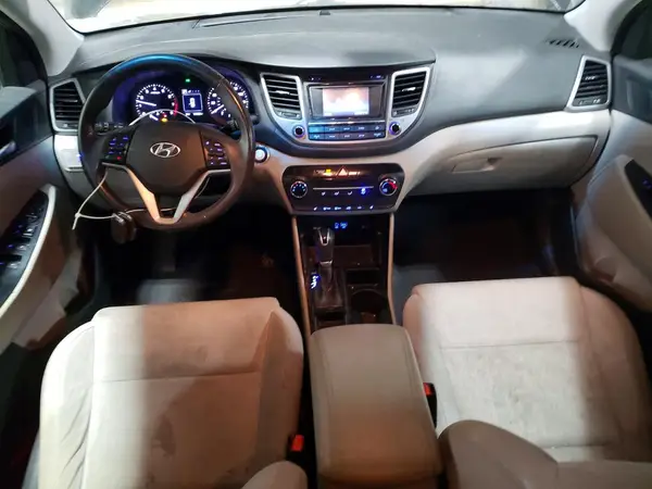 KM8J3CA27HU302186 2017 HYUNDAI TUCSON - Image 8