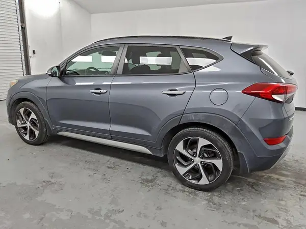 KM8J3CA27HU304083 2017 HYUNDAI TUCSON - Image 2