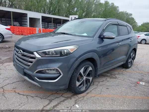 KM8J3CA27HU304231 2017 HYUNDAI TUCSON - Image 2