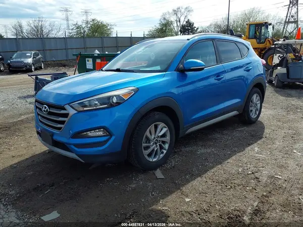 KM8J3CA27HU310580 2017 HYUNDAI TUCSON - Image 2