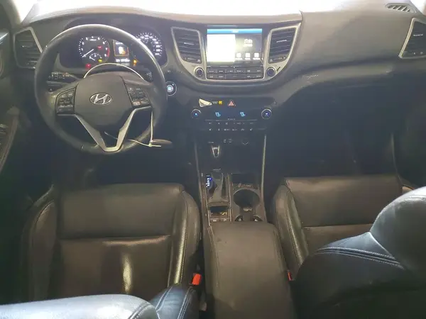 KM8J3CA27HU315052 2017 HYUNDAI TUCSON - Image 8