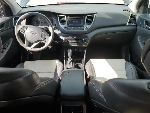 KM8J3CA27HU315620 2017 HYUNDAI TUCSON - Image 8