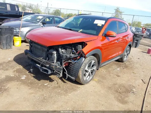 KM8J3CA27HU318551 2017 HYUNDAI TUCSON - Image 2