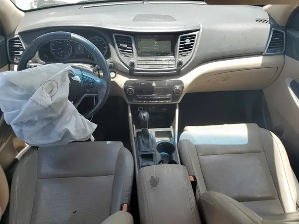 KM8J3CA27HU328559 2017 HYUNDAI TUCSON - Image 8