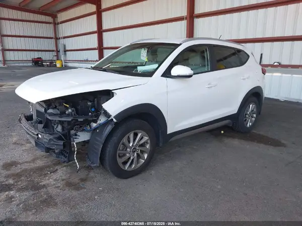 KM8J3CA27HU330313 2017 HYUNDAI TUCSON - Image 2