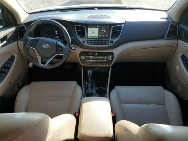 KM8J3CA27HU336256 2017 HYUNDAI TUCSON - Image 8