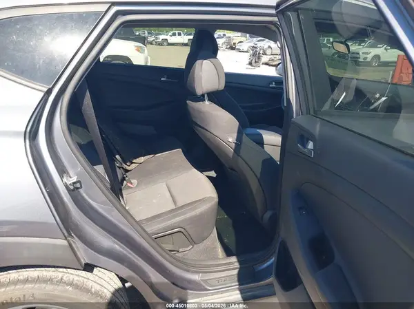 KM8J3CA27HU336936 2017 HYUNDAI TUCSON - Image 8
