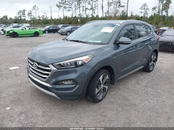 KM8J3CA27HU338735 2017 HYUNDAI TUCSON - Image 2