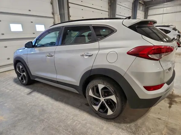 KM8J3CA27HU339030 2017 HYUNDAI TUCSON - Image 2