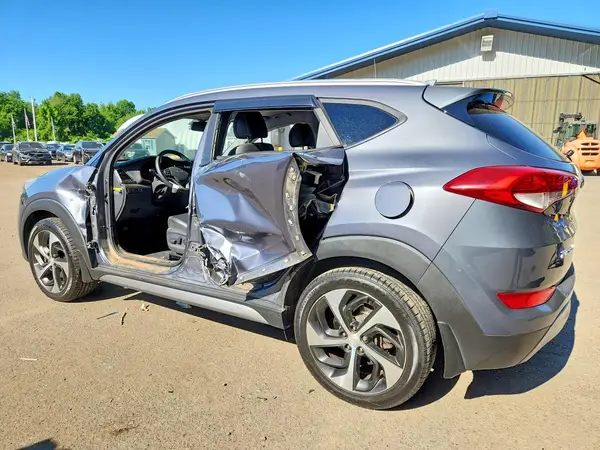 KM8J3CA27HU340694 2017 HYUNDAI TUCSON - Image 2