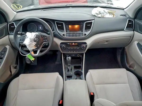 KM8J3CA27HU340808 2017 HYUNDAI TUCSON - Image 8