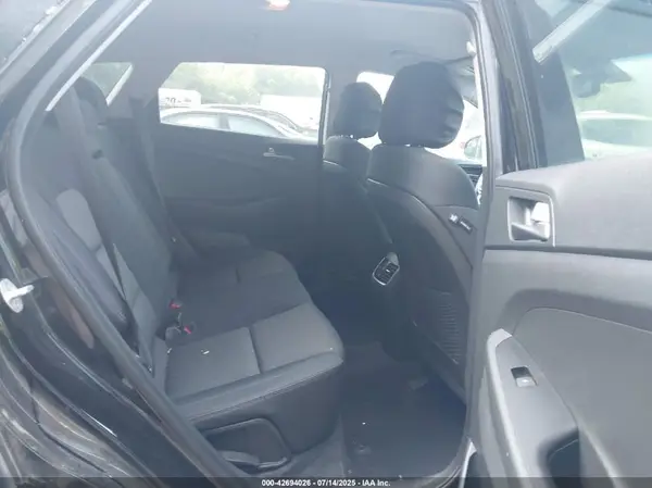 KM8J3CA27HU343210 2017 HYUNDAI TUCSON - Image 8