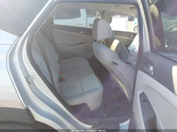 KM8J3CA27HU344180 2017 HYUNDAI TUCSON - Image 8