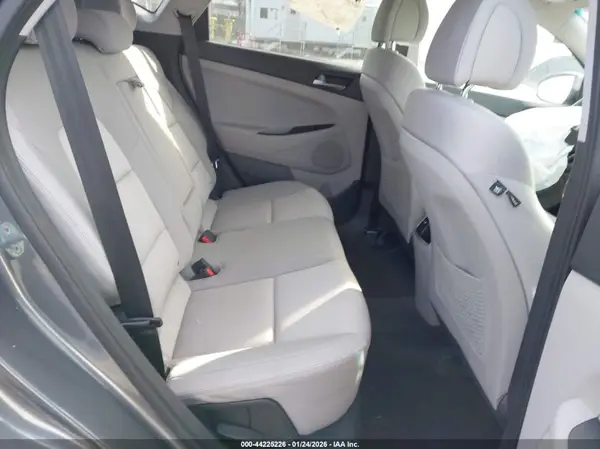 KM8J3CA27HU346348 2017 HYUNDAI TUCSON - Image 8
