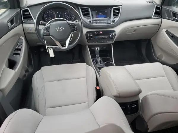 KM8J3CA27HU347984 2017 HYUNDAI TUCSON - Image 8