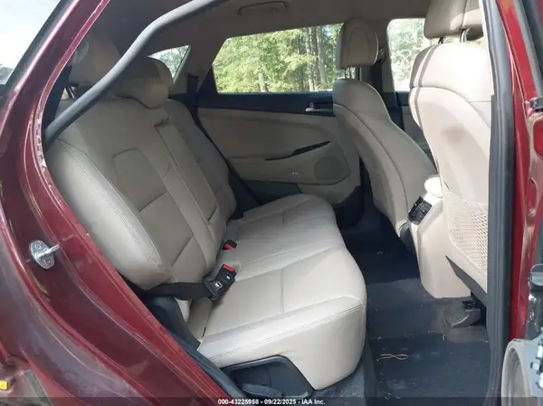KM8J3CA27HU356393 2017 HYUNDAI TUCSON - Image 8