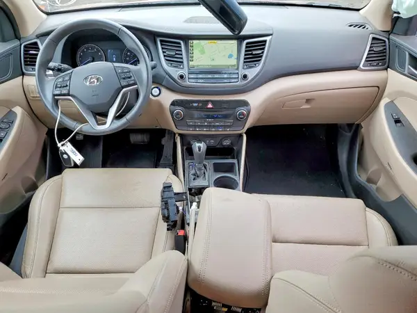KM8J3CA27HU364798 2017 HYUNDAI TUCSON - Image 8