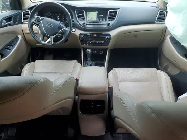 KM8J3CA27HU370438 2017 HYUNDAI TUCSON - Image 8