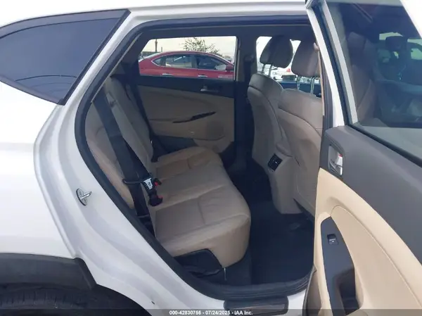 KM8J3CA27HU370603 2017 HYUNDAI TUCSON - Image 8