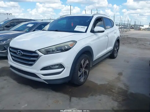KM8J3CA27HU371847 2017 HYUNDAI TUCSON - Image 2