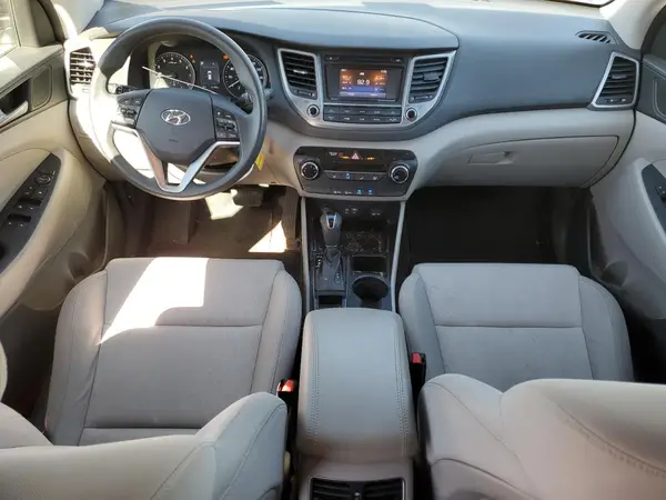 KM8J3CA27HU380161 2017 HYUNDAI TUCSON - Image 8